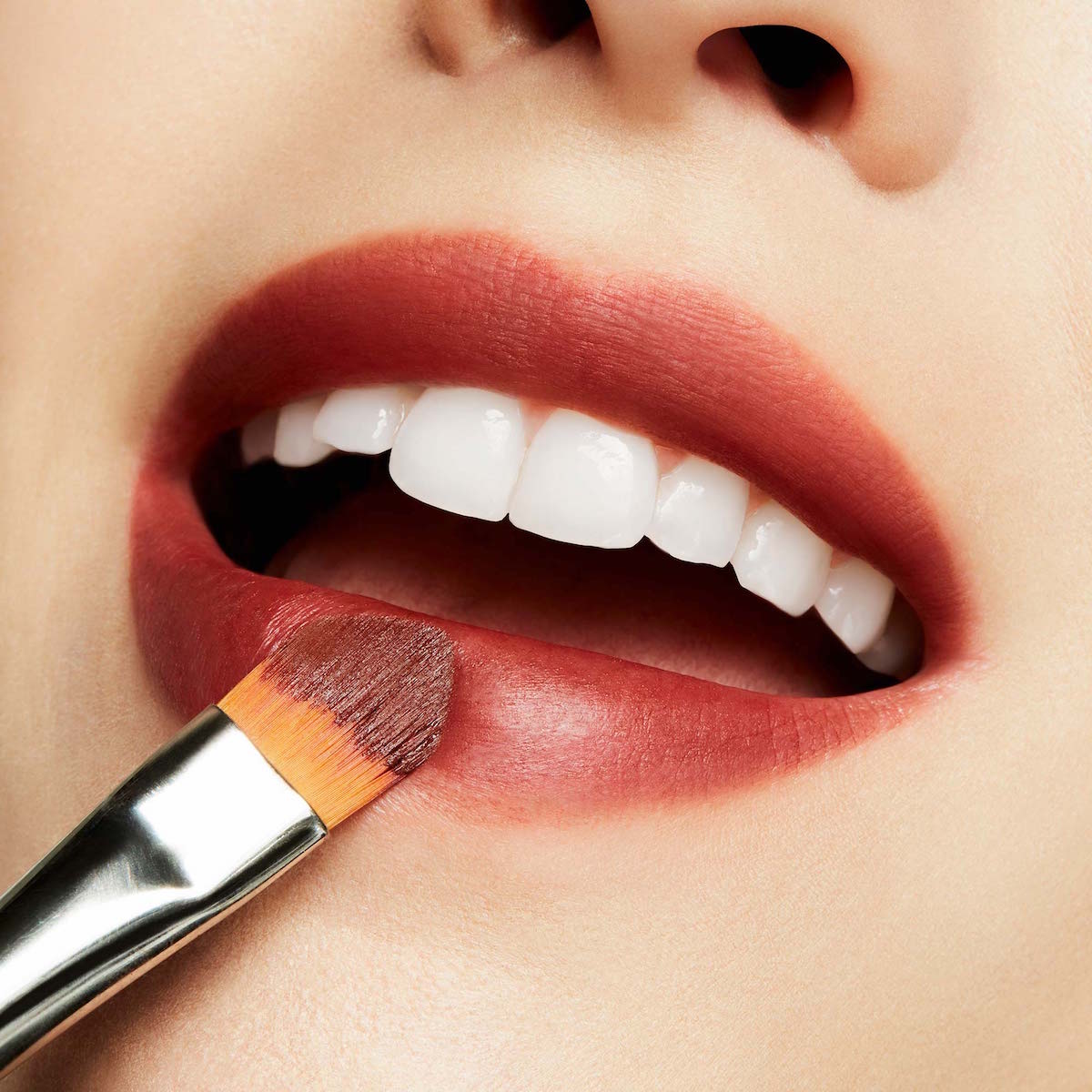 POWDER KISS LIPSTICK (LABIAL)